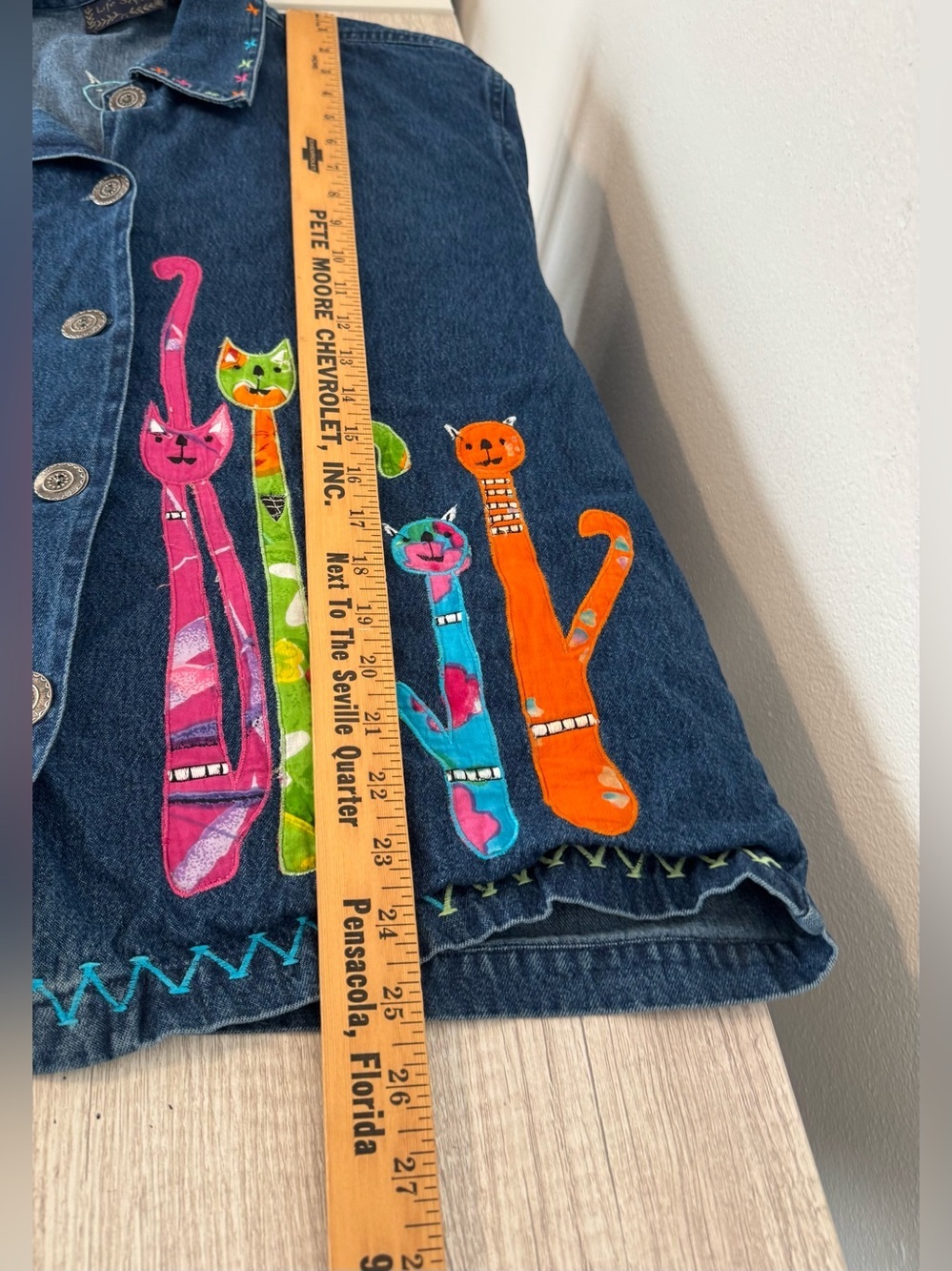 Life Style Denim Jacket Embroidered Whimsical Cat Artsy Kitschy Funky Large - Picture 5 of 8